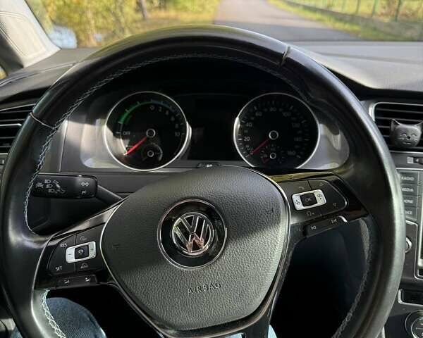 Белый Фольксваген e-Golf, объемом двигателя 0 л и пробегом 140 тыс. км за 9450 $, фото 15 на Automoto.ua