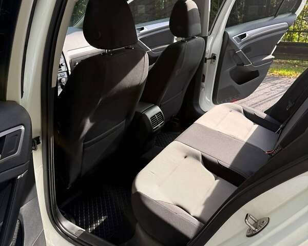 Белый Фольксваген e-Golf, объемом двигателя 0 л и пробегом 140 тыс. км за 9450 $, фото 11 на Automoto.ua