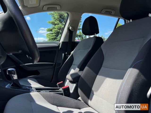 Белый Фольксваген e-Golf, объемом двигателя 24 л и пробегом 77 тыс. км за 10999 $, фото 10 на Automoto.ua