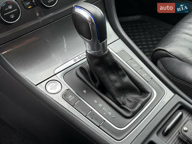 Белый Фольксваген e-Golf, объемом двигателя 0 л и пробегом 149 тыс. км за 8800 $, фото 29 на Automoto.ua