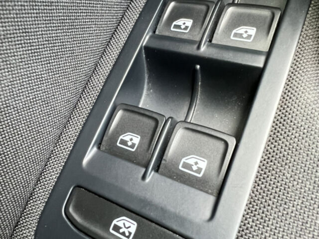 Белый Фольксваген e-Golf, объемом двигателя 0 л и пробегом 130 тыс. км за 10400 $, фото 50 на Automoto.ua