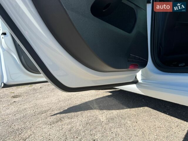 Білий Фольксваген e-Golf, об'ємом двигуна 0 л та пробігом 110 тис. км за 9800 $, фото 33 на Automoto.ua