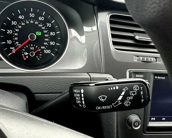 Белый Фольксваген e-Golf, объемом двигателя 0 л и пробегом 72 тыс. км за 12900 $, фото 26 на Automoto.ua