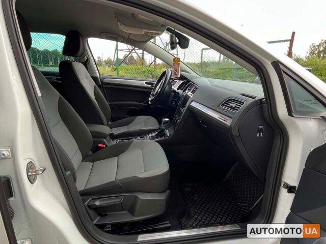 Белый Фольксваген e-Golf, объемом двигателя 24 л и пробегом 130 тыс. км за 11250 $, фото 11 на Automoto.ua