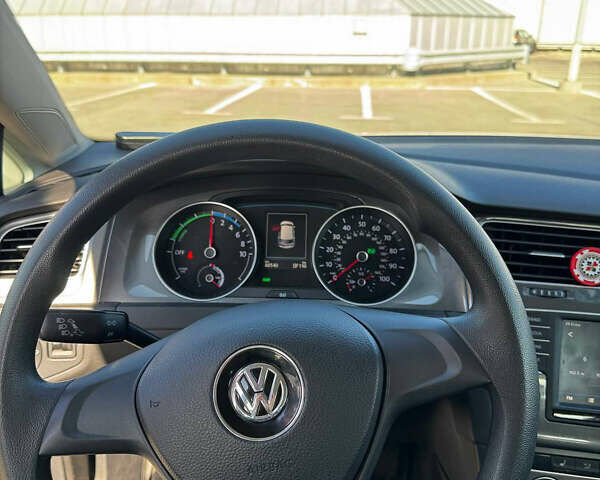 Белый Фольксваген e-Golf, объемом двигателя 0 л и пробегом 88 тыс. км за 8500 $, фото 11 на Automoto.ua