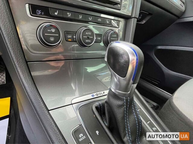 Белый Фольксваген e-Golf, объемом двигателя 24 л и пробегом 130 тыс. км за 11250 $, фото 9 на Automoto.ua