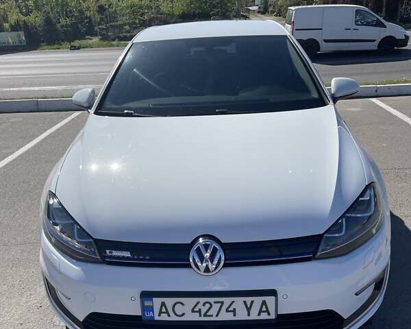 Белый Фольксваген e-Golf, объемом двигателя 0 л и пробегом 119 тыс. км за 8600 $, фото 10 на Automoto.ua