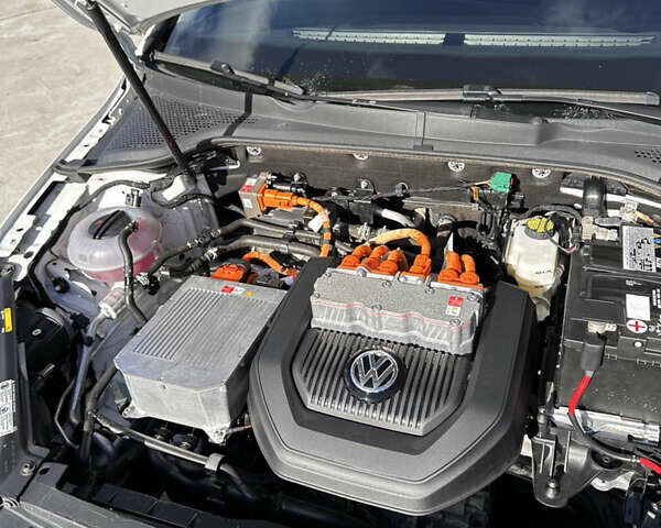 Белый Фольксваген e-Golf, объемом двигателя 0 л и пробегом 35 тыс. км за 9999 $, фото 29 на Automoto.ua