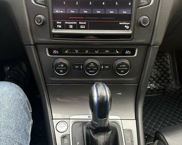 Белый Фольксваген e-Golf, объемом двигателя 0 л и пробегом 110 тыс. км за 8800 $, фото 9 на Automoto.ua