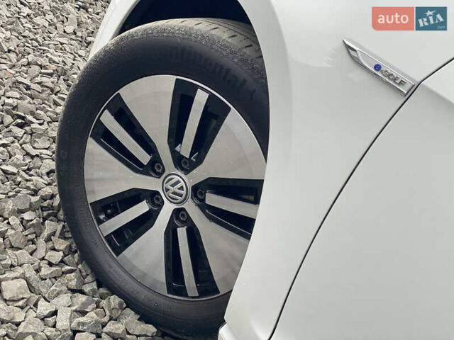 Белый Фольксваген e-Golf, объемом двигателя 0 л и пробегом 132 тыс. км за 9500 $, фото 25 на Automoto.ua