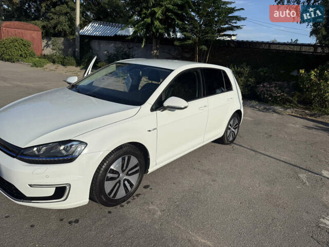 Белый Фольксваген e-Golf, объемом двигателя 0 л и пробегом 132 тыс. км за 10500 $, фото 3 на Automoto.ua