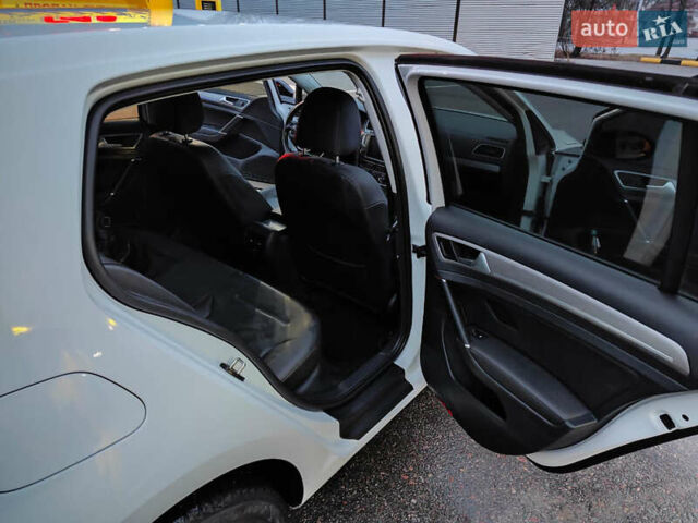 Белый Фольксваген e-Golf, объемом двигателя 0 л и пробегом 72 тыс. км за 11100 $, фото 3 на Automoto.ua