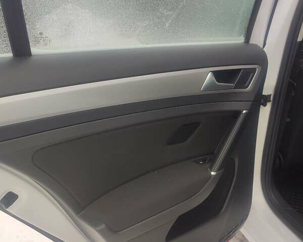 Білий Фольксваген e-Golf, об'ємом двигуна 0 л та пробігом 107 тис. км за 7300 $, фото 13 на Automoto.ua