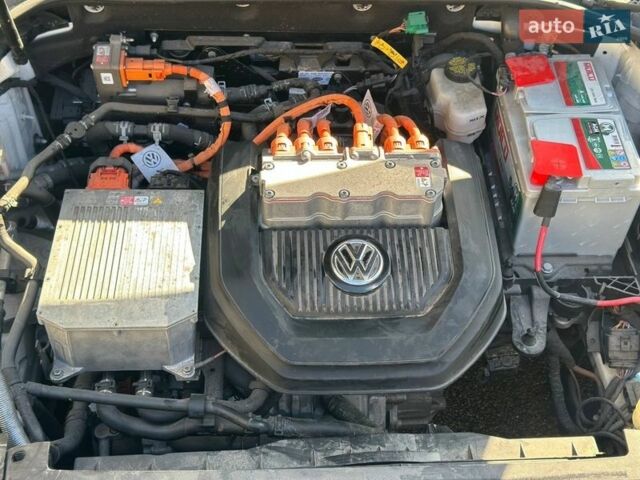 Белый Фольксваген e-Golf, объемом двигателя 0 л и пробегом 84 тыс. км за 8700 $, фото 5 на Automoto.ua
