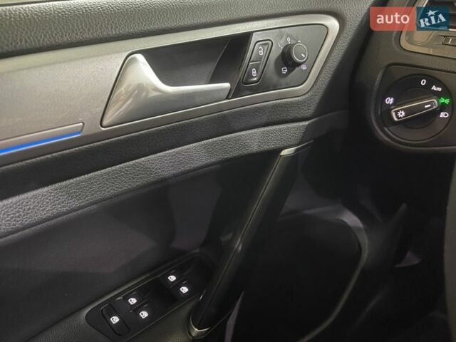 Белый Фольксваген e-Golf, объемом двигателя 0 л и пробегом 115 тыс. км за 8999 $, фото 48 на Automoto.ua