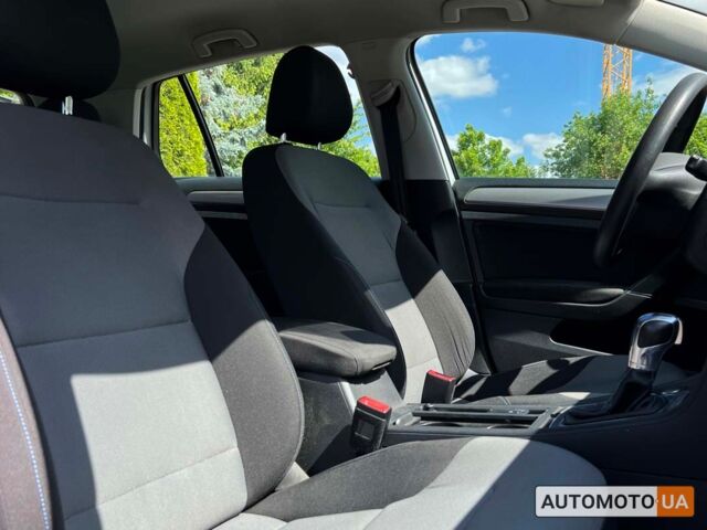 Белый Фольксваген e-Golf, объемом двигателя 24 л и пробегом 77 тыс. км за 10999 $, фото 9 на Automoto.ua