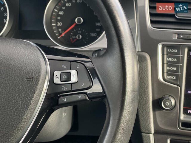 Белый Фольксваген e-Golf, объемом двигателя 0 л и пробегом 132 тыс. км за 9500 $, фото 88 на Automoto.ua