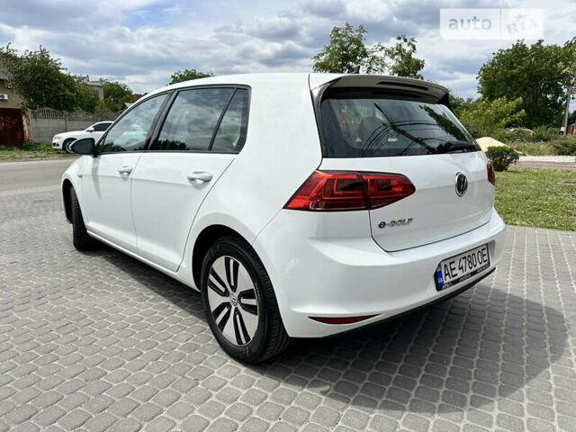 Белый Фольксваген e-Golf, объемом двигателя 0 л и пробегом 75 тыс. км за 11400 $, фото 4 на Automoto.ua