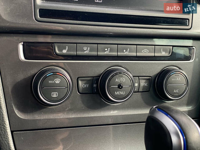 Белый Фольксваген e-Golf, объемом двигателя 0 л и пробегом 132 тыс. км за 9500 $, фото 89 на Automoto.ua