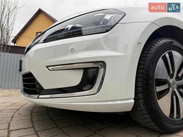 Білий Фольксваген e-Golf, об'ємом двигуна 0 л та пробігом 34 тис. км за 10999 $, фото 10 на Automoto.ua