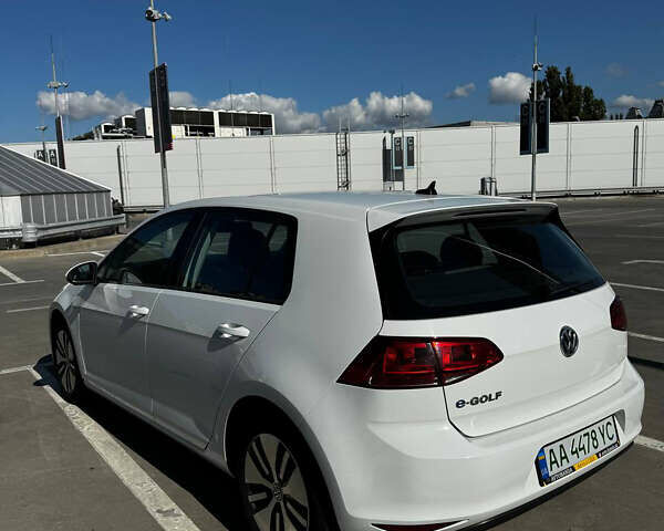 Белый Фольксваген e-Golf, объемом двигателя 0 л и пробегом 88 тыс. км за 8500 $, фото 8 на Automoto.ua