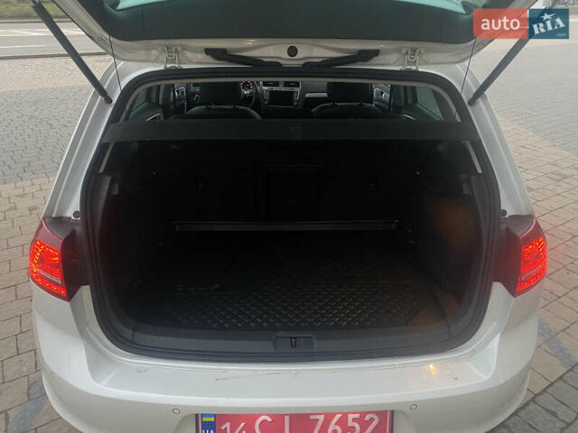 Белый Фольксваген e-Golf, объемом двигателя 0 л и пробегом 153 тыс. км за 8199 $, фото 11 на Automoto.ua