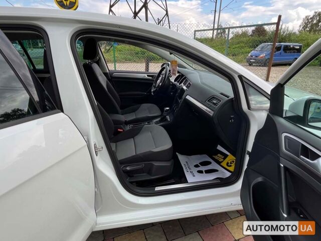 Белый Фольксваген e-Golf, объемом двигателя 24 л и пробегом 130 тыс. км за 11250 $, фото 12 на Automoto.ua