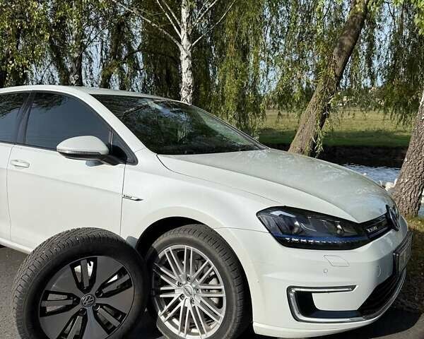 Белый Фольксваген e-Golf, объемом двигателя 0 л и пробегом 140 тыс. км за 9450 $, фото 1 на Automoto.ua