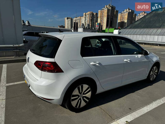 Белый Фольксваген e-Golf, объемом двигателя 0 л и пробегом 88 тыс. км за 8500 $, фото 7 на Automoto.ua
