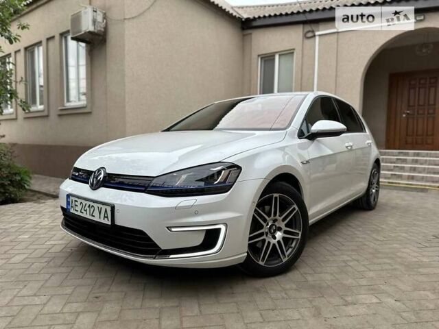 Белый Фольксваген e-Golf, объемом двигателя 0 л и пробегом 59 тыс. км за 13200 $, фото 6 на Automoto.ua