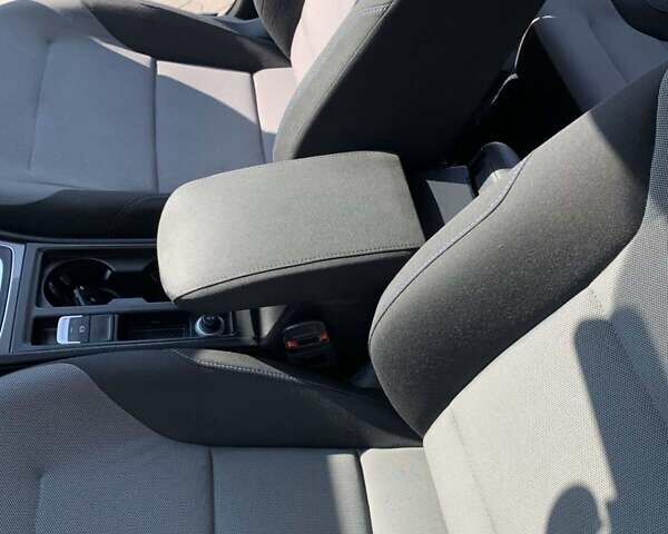 Белый Фольксваген e-Golf, объемом двигателя 0 л и пробегом 82 тыс. км за 10300 $, фото 11 на Automoto.ua