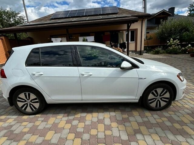 Белый Фольксваген e-Golf, объемом двигателя 0 л и пробегом 97 тыс. км за 9900 $, фото 2 на Automoto.ua