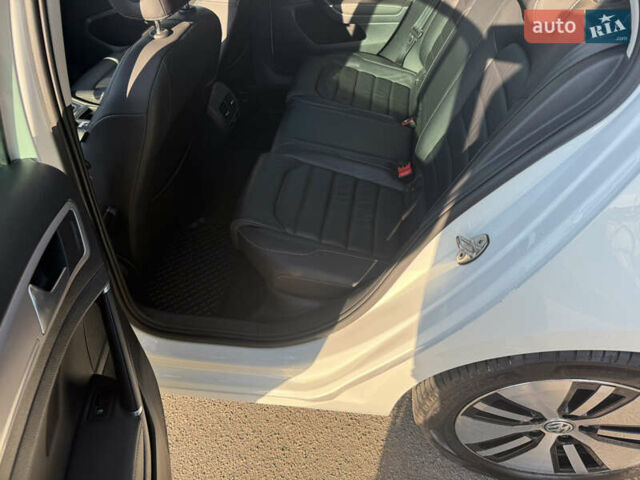 Белый Фольксваген e-Golf, объемом двигателя 0 л и пробегом 132 тыс. км за 10500 $, фото 8 на Automoto.ua
