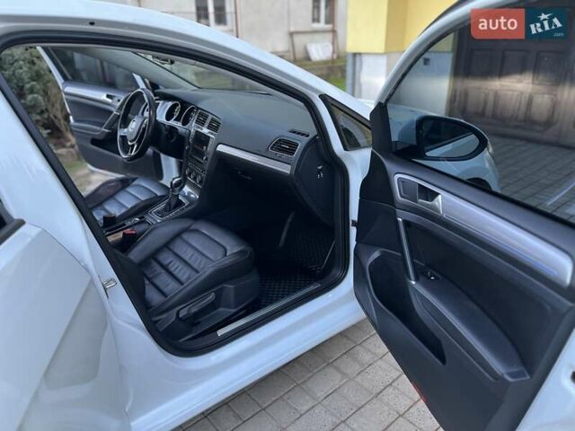 Белый Фольксваген e-Golf, объемом двигателя 0 л и пробегом 120 тыс. км за 11000 $, фото 10 на Automoto.ua