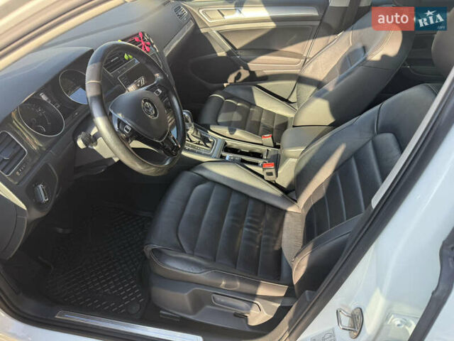 Белый Фольксваген e-Golf, объемом двигателя 0 л и пробегом 132 тыс. км за 10500 $, фото 6 на Automoto.ua