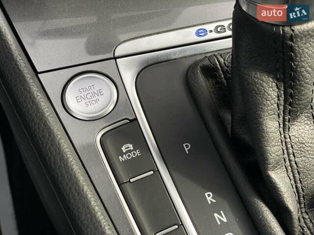 Белый Фольксваген e-Golf, объемом двигателя 0 л и пробегом 132 тыс. км за 9500 $, фото 90 на Automoto.ua