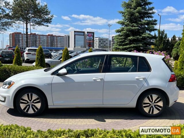 Белый Фольксваген e-Golf, объемом двигателя 24 л и пробегом 77 тыс. км за 10999 $, фото 3 на Automoto.ua