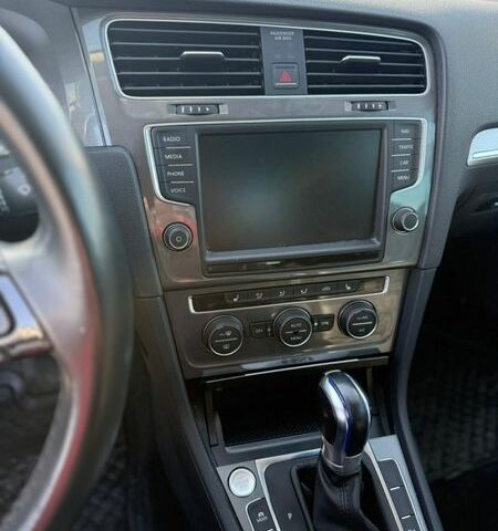 Белый Фольксваген e-Golf, объемом двигателя 0 л и пробегом 120 тыс. км за 9000 $, фото 13 на Automoto.ua