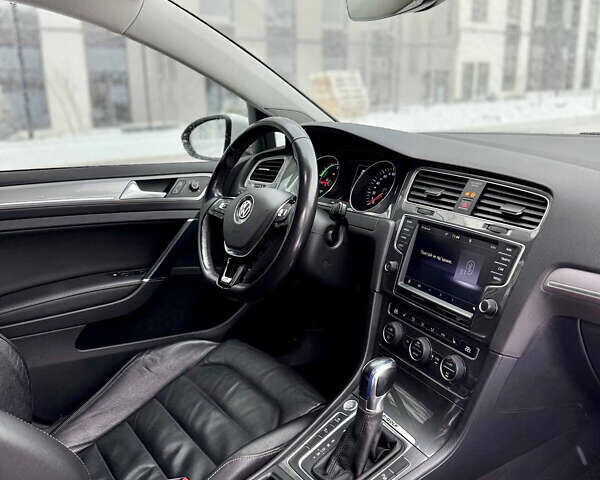 Білий Фольксваген e-Golf, об'ємом двигуна 0 л та пробігом 145 тис. км за 9300 $, фото 10 на Automoto.ua