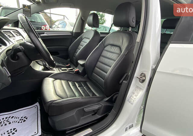 Белый Фольксваген e-Golf, объемом двигателя 0 л и пробегом 132 тыс. км за 9500 $, фото 93 на Automoto.ua