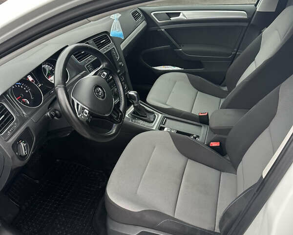 Білий Фольксваген e-Golf, об'ємом двигуна 0 л та пробігом 66 тис. км за 7500 $, фото 9 на Automoto.ua