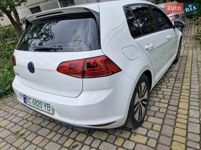 Белый Фольксваген e-Golf, объемом двигателя 0 л и пробегом 95 тыс. км за 8500 $, фото 9 на Automoto.ua