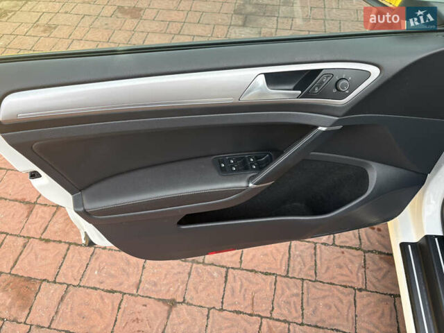 Белый Фольксваген e-Golf, объемом двигателя 0 л и пробегом 110 тыс. км за 8800 $, фото 4 на Automoto.ua