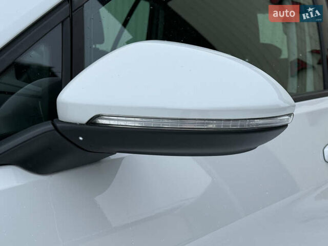 Белый Фольксваген e-Golf, объемом двигателя 0 л и пробегом 149 тыс. км за 8800 $, фото 11 на Automoto.ua