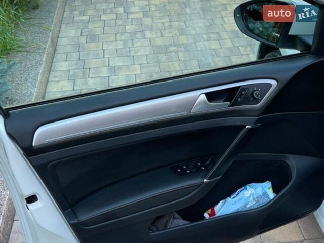 Білий Фольксваген e-Golf, об'ємом двигуна 0 л та пробігом 166 тис. км за 8800 $, фото 34 на Automoto.ua