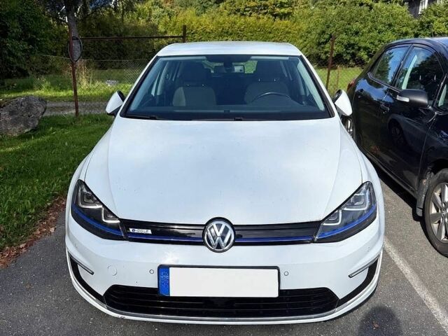 Белый Фольксваген e-Golf, объемом двигателя 0 л и пробегом 107 тыс. км за 9200 $, фото 17 на Automoto.ua