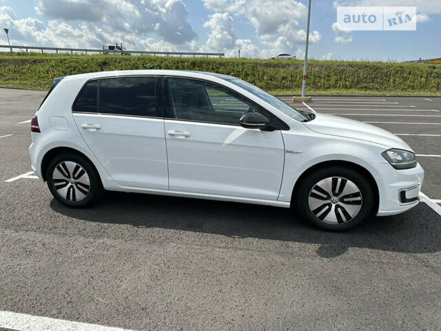 Белый Фольксваген e-Golf, объемом двигателя 0 л и пробегом 40 тыс. км за 15000 $, фото 4 на Automoto.ua