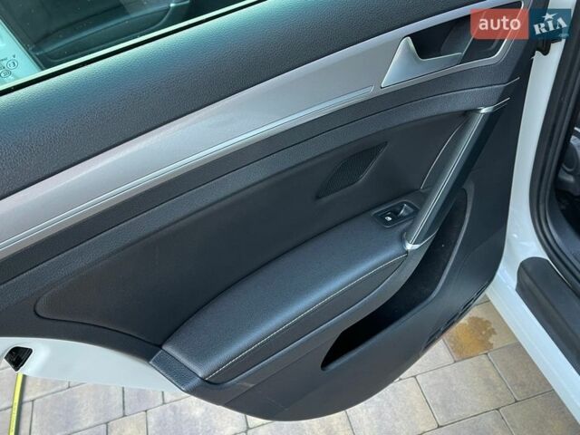 Білий Фольксваген e-Golf, об'ємом двигуна 0 л та пробігом 166 тис. км за 8800 $, фото 39 на Automoto.ua
