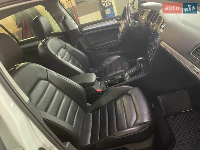 Белый Фольксваген e-Golf, объемом двигателя 0 л и пробегом 115 тыс. км за 8999 $, фото 37 на Automoto.ua