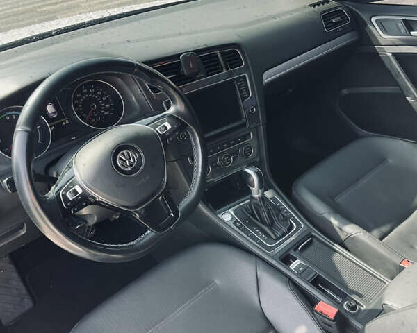 Белый Фольксваген e-Golf, объемом двигателя 0 л и пробегом 59 тыс. км за 9400 $, фото 13 на Automoto.ua